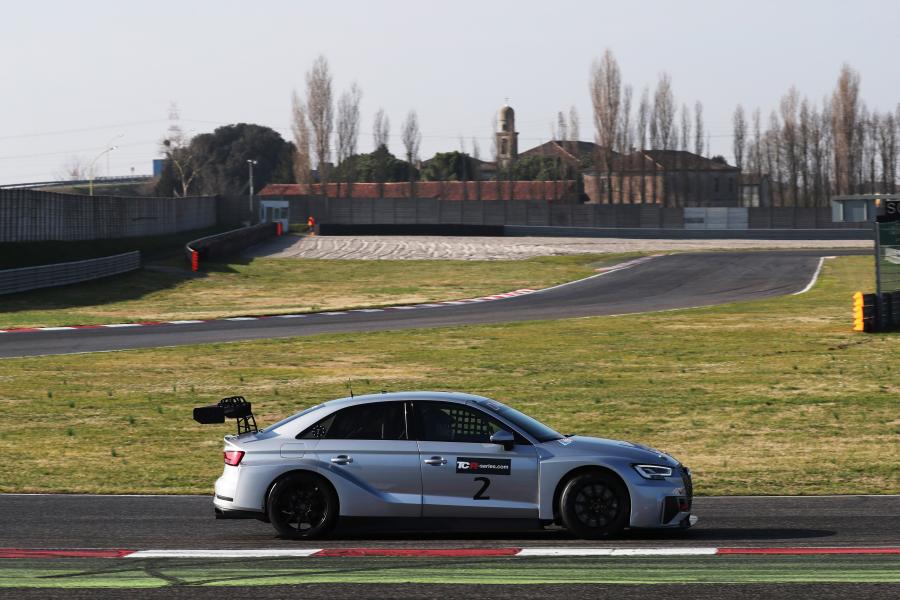  Audi RS3 LMS (8V) 2016 года  (фото 18 из 40)